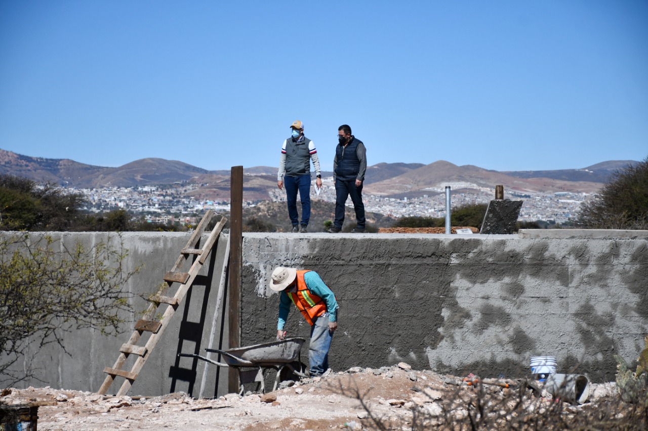 Construye municipio de Guadalupe depósito de agua para ladrilleros