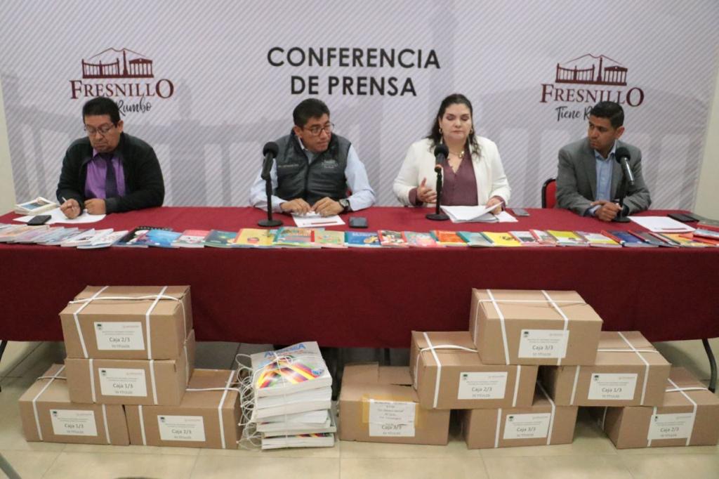 RECIBEN BIBLIOTECAS DE FRESNILLO DONACIÓN DE COLECCIÓN DE LIBROS