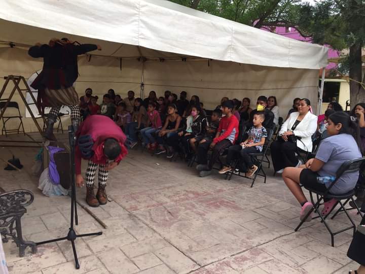 CHICOS Y GRANDES DISFRUTARON DE LA OBRA DE TEATRO “TIERRA A LA VISTA”