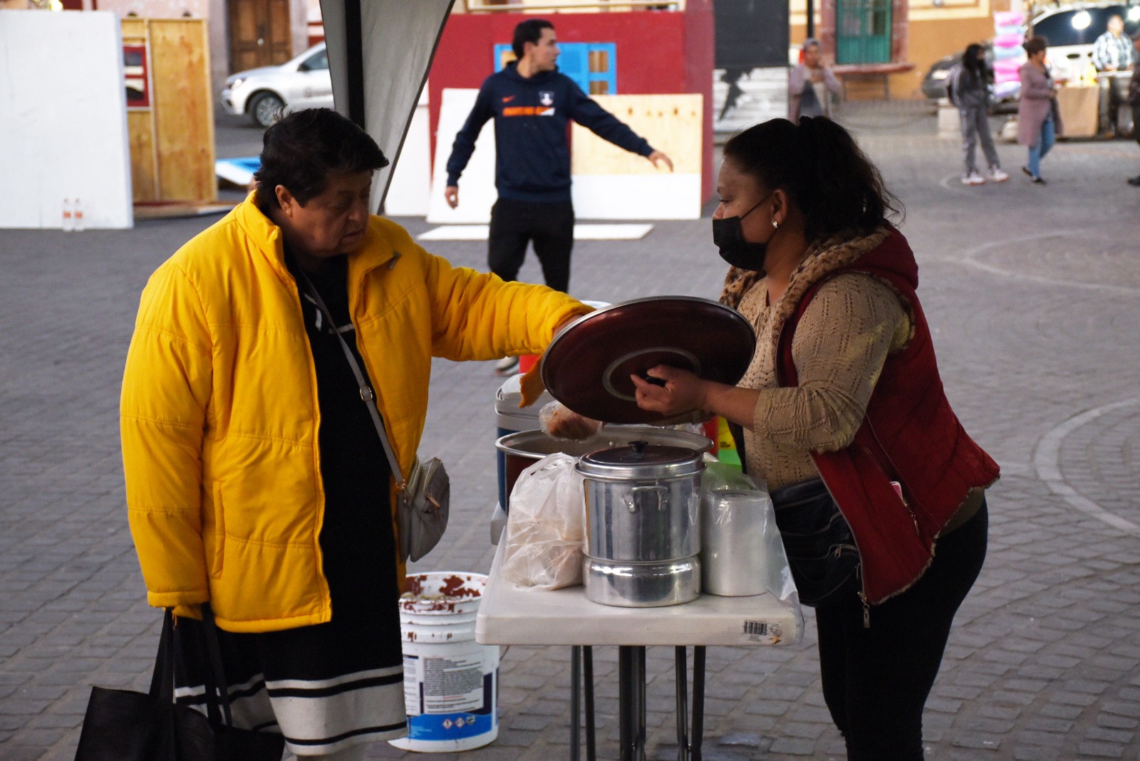 Disfrutan familias guadalupenses del Corredor Gastronómico del Día de la Candelaria
