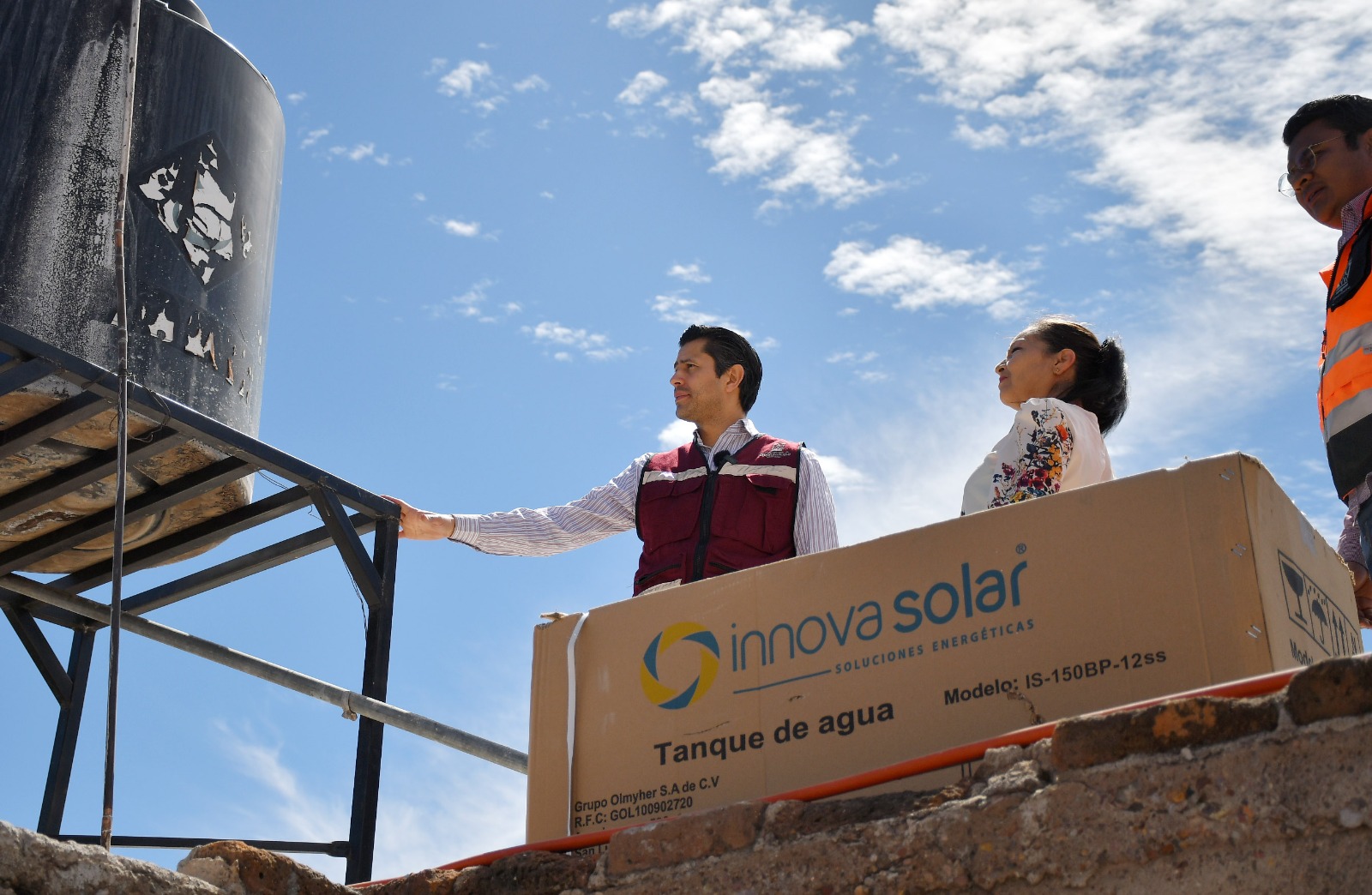 Con la entrega de calentadores solares Mejora Julio César Chávez calidad de vida de las familias guadalupenses
