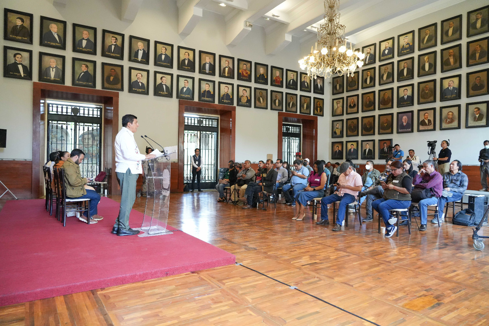 Llama Salomón Jara a la Sección 22 a transformar juntos la educación en Oaxaca.