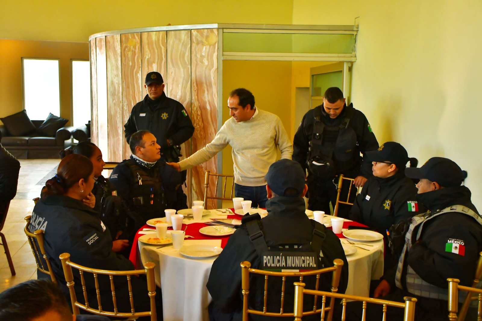 Reconoce Pepe Saldívar a Policías Municipales