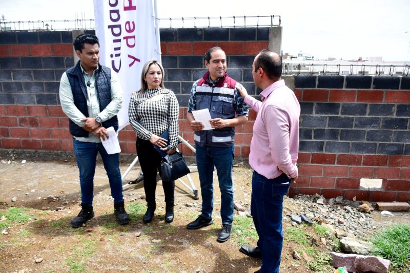 Supervisa Pepe Saldívar construcción de muro perimetral en Escuela Primaria