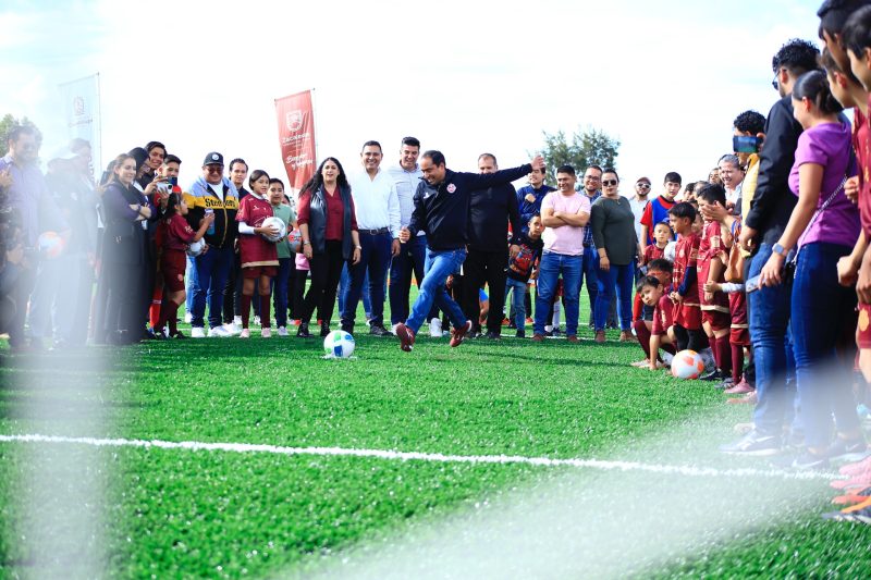 Inauguran rehabilitación de cancha de futbol