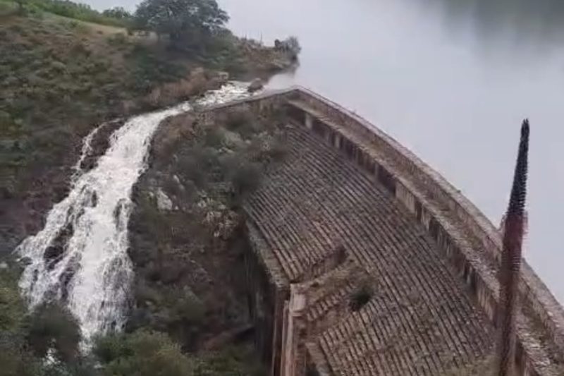 ELEMENTOS DE PROTECCIÓN CIVIL ATIENDEN EL LLAMADO ANTE LAS LUVIAS TORRENCIALES EN EL MUNICIPIO