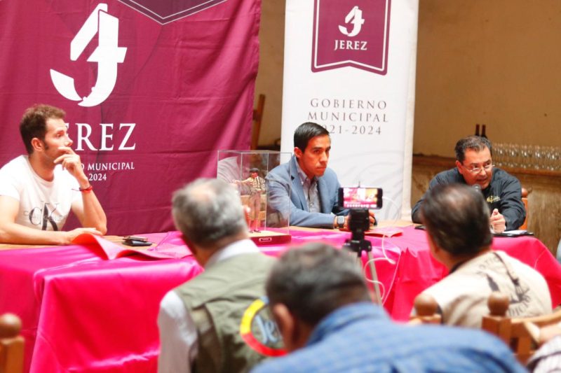 CONFERENCIA MAGISTRAL CON ARTURO SALDÍVAR Y ANTONIO ROMERO EN JEREZ