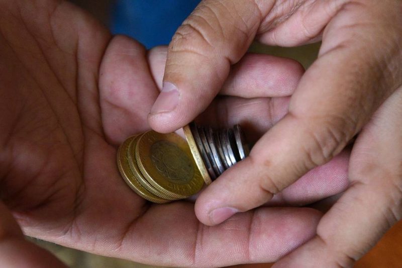 El peso es arrastrado por la especulación ante la pasividad del Banco de México