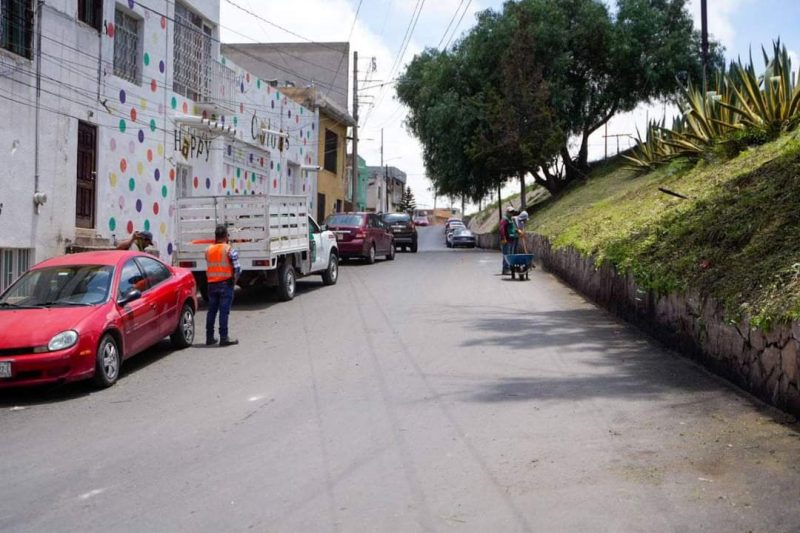 REENCARPETAN CALLES EN LA COLONIA FLORES MAGÓN