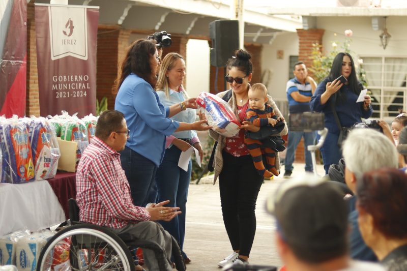 DIF MUNICIPAL ENTREGA PAQUETES DE PAÑALES A 74 FAMILIAS JEREZANAS