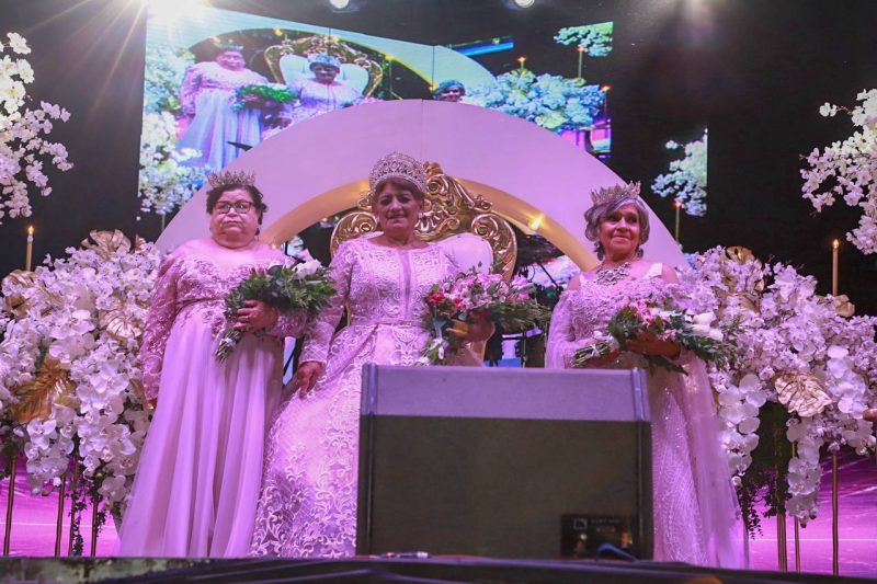 CORONAN EN FRESNILLO A REINA DE LA EDAD DE  ORO