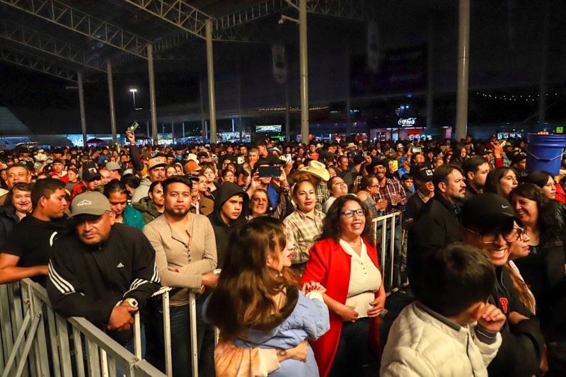 LA FENAFRE BAILA DE CABALLITO CON MI BANDA EL MEXICANO