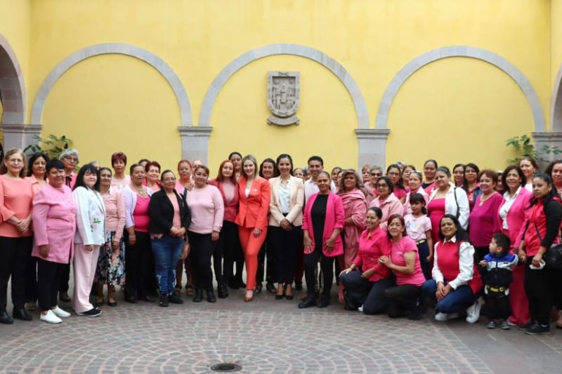 IMPARTEN TALLERES PARA LA DETECCIÓN DEL CÁNCER DE MAMA EN LA CAPITAL