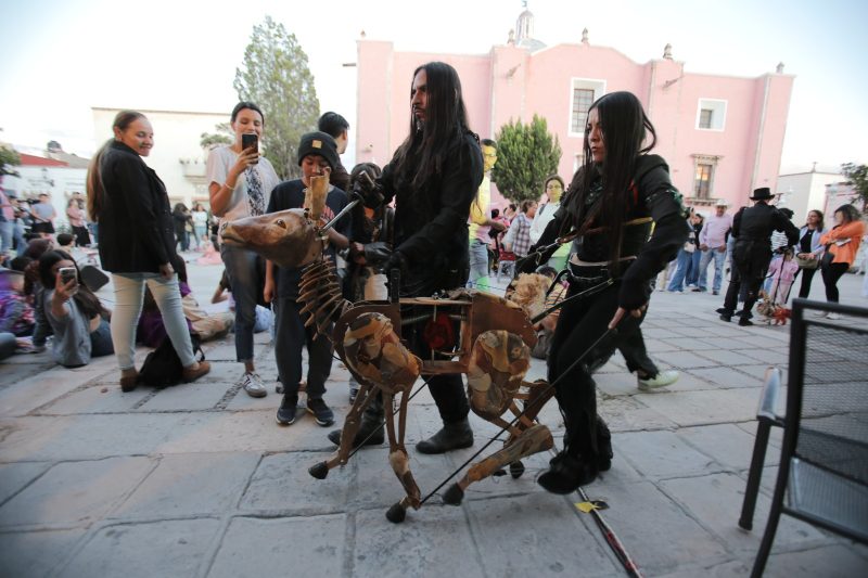 JEREZ SE LLENA DE VIDA CON LA OBRA DE TÍTERES “ANIMALARIO” EN LA PLAZA TACUBA