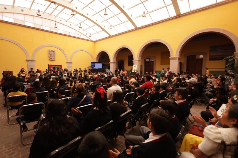 CELEBRA MIGUEL VARELA EL DÍA NACIONAL DEL LIBRO 2024, PROMOVIENDO LA LECTURA ENTRE LOS JÓVENES ZACATECANOS