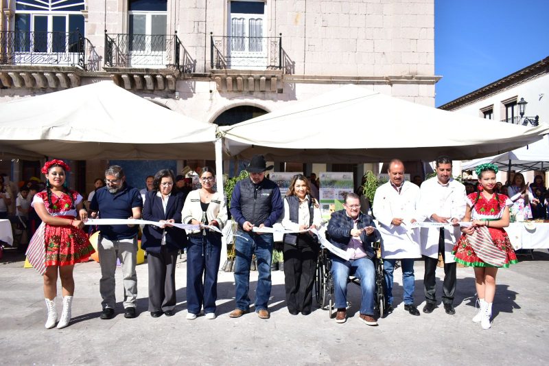 RODRIGO UREÑO INAUGURA PRIMER “FERIA DE LA SALUD DEL MIGRANTE”
