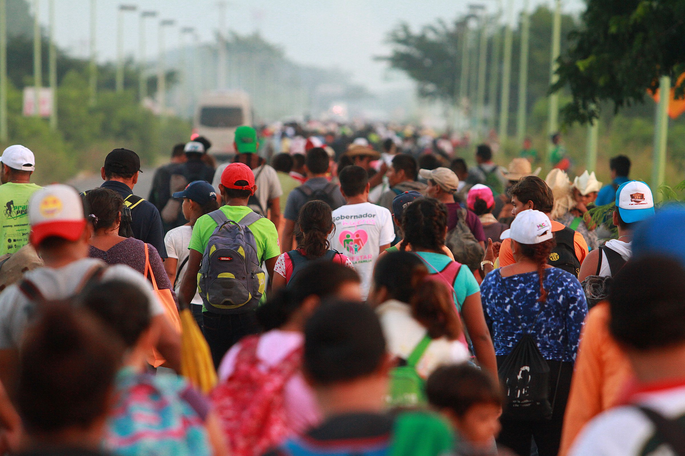 DETIENEN Y DISUELVEN CARAVANAS MIGRANTES EN OFRENDA A TRUMP