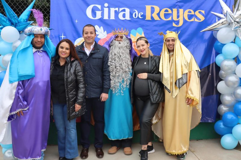 LLEGAN LOS REYES MAGOS CON NIÑOS DE ESCASOS RECURSOS