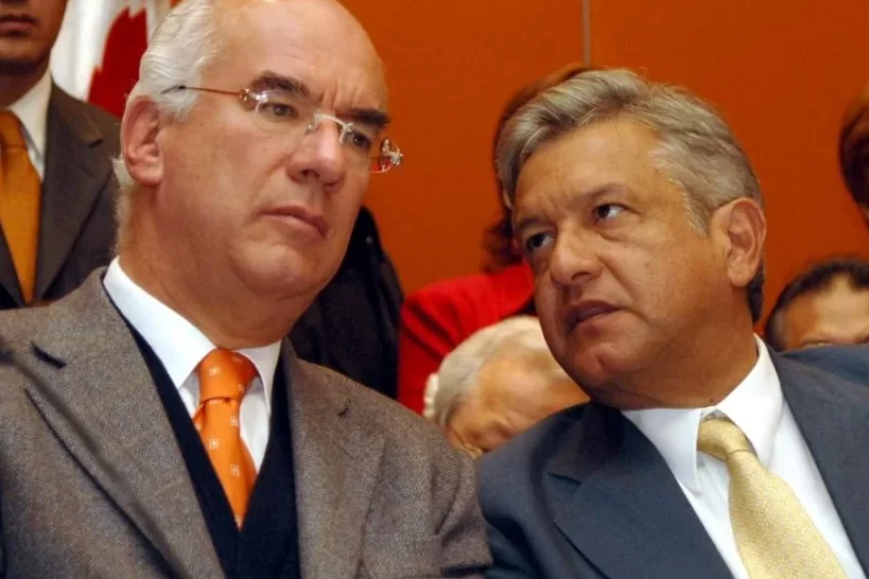 MC, SERVIL Y HUMILLADO ANTE MORENA