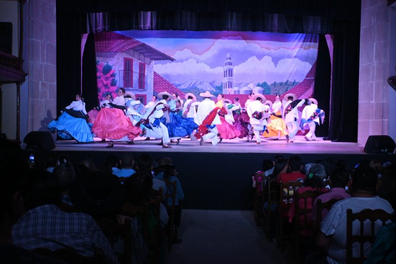 LA CULTURA SE HACE PRESENTE EN LA FERIA CON “AL SON DE LA TAMBORA”