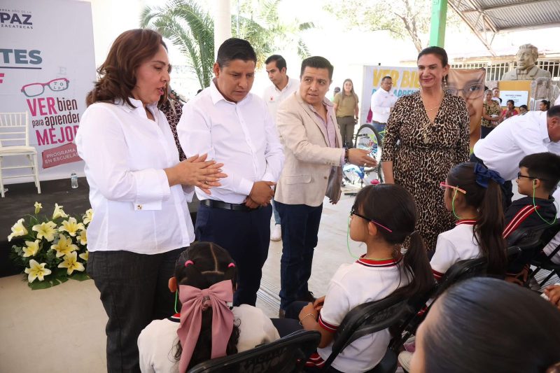 ENTREGA SARA HERNÁNDEZ 1,700 ANTEOJOS A ESTUDIANTES DE PRIMARIA DE RÍO GRANDE