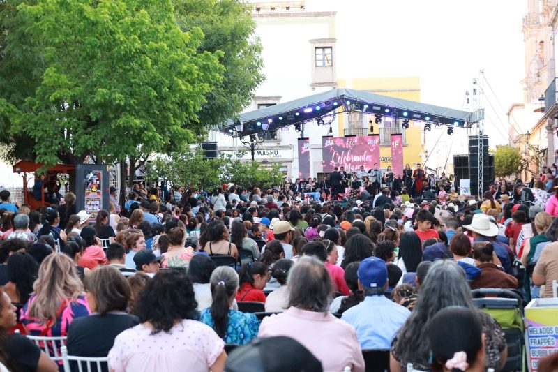 EL GOBIERNO MUNICIPAL CELEBRA Y RECONOCE A LAS MADRES JEREZANAS CON EMOTIVO FESTIVAL