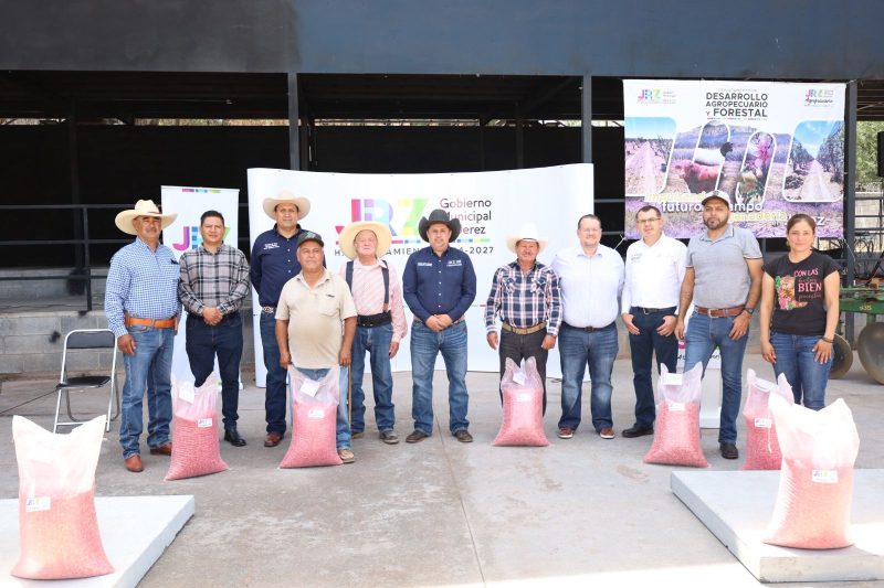 ENTREGA RODRIGO UREÑO TONELADAS DE MAÍZ PERLITA A PRODUCTORES DE JEREZ