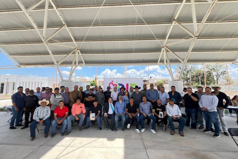ALCALDE RODRIGO UREÑO CELEBRA A PADRES SERVIDORES PÚBLICOS