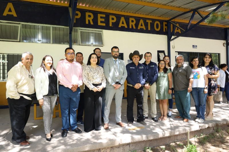 PRESIDENTE RODRIGO UREÑO Y RECTOR INTERINO DE LA UAZ REALIZAN RECORRIDO POR INSTALACIONES UNIVERSITARIAS EN JEREZ
