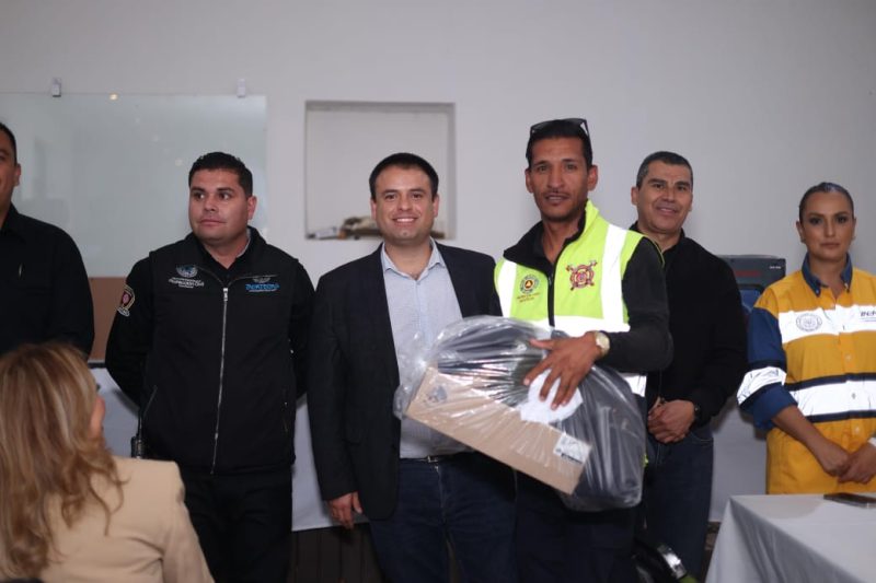 ENTREGAN EQUIPO A PERSONAL DE PROTECCIÓN CIVIL DE ZACATECAS