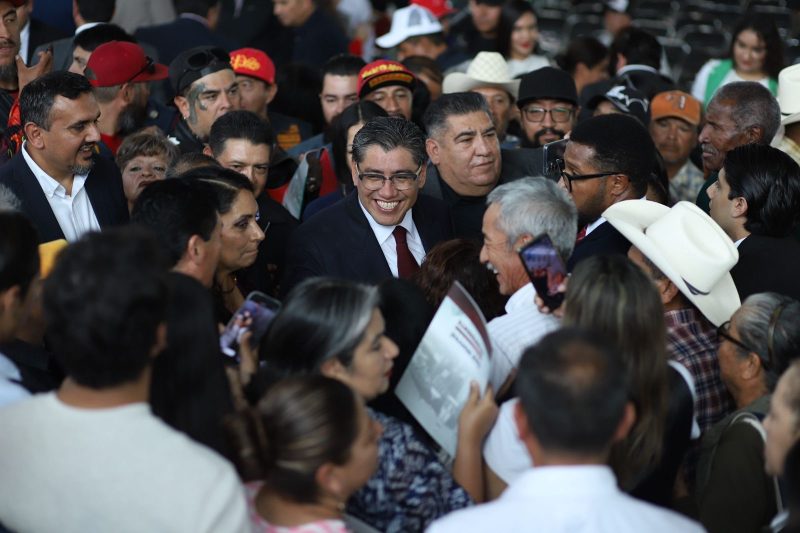 RINDE INFORME SAÚL MONREAL;  LO RECIBEN COMO GOBERNADOR