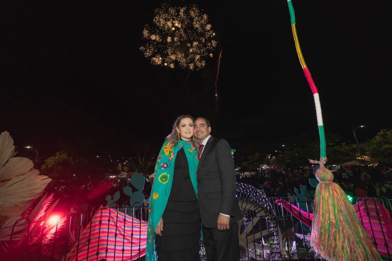 Lleva a cabo Pepe Saldívar grito de independencia en Jardín Juárez