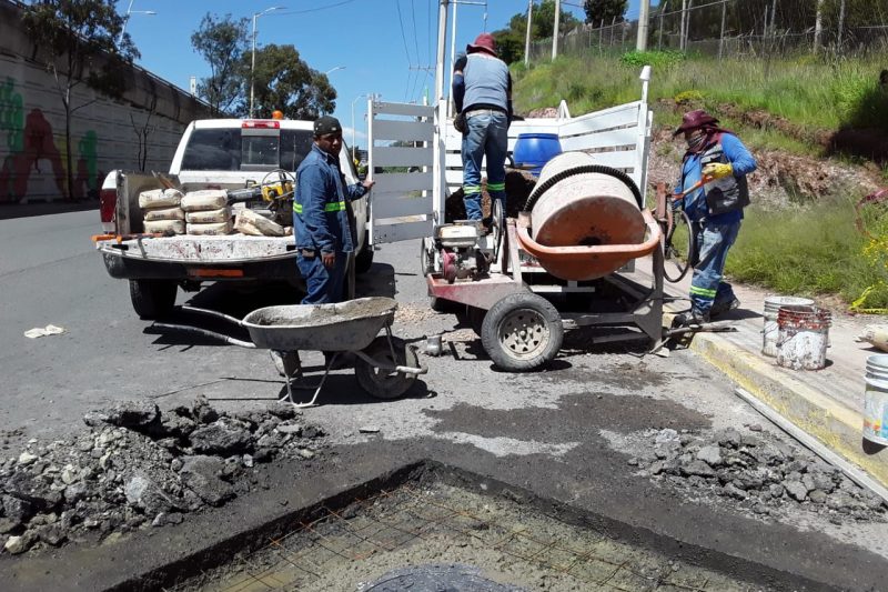 Continúa bacheo en calles de Guadalupe y desazolve en comunidades