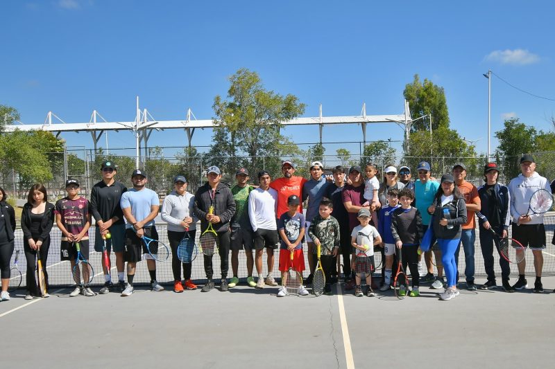 Clases de tenis gratuitas impulsa Guadalupe a niñas, niños y jóvenes al deporte