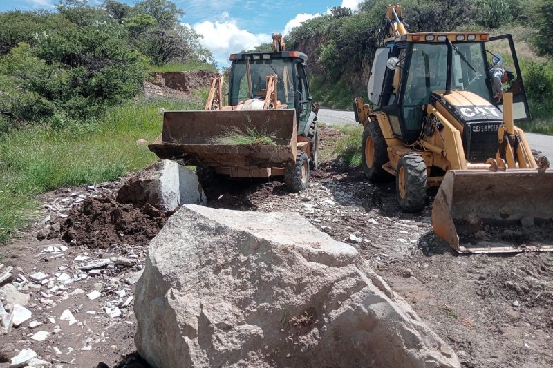 ATIENDE AYUNTAMIENTO DESLAVE EN CARRETERA JEREZ-VALPARAÍSO