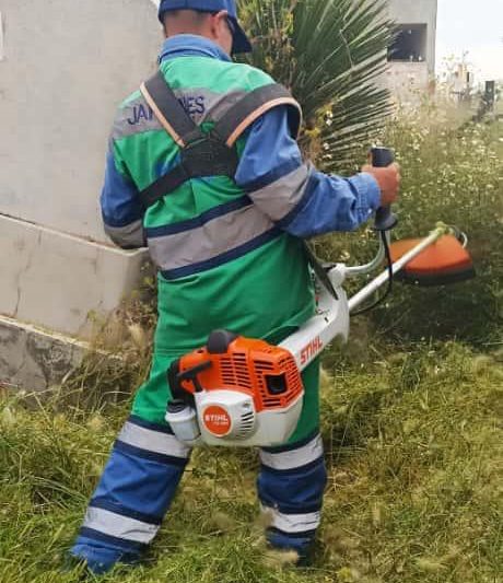 Miguel Varela impulsa la limpieza de panteones para preservar las tradiciones del Día de Muertos