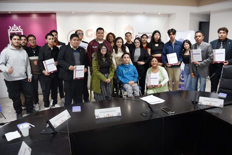 Jóvenes guadalupenses debaten sobre inteligencia artificial