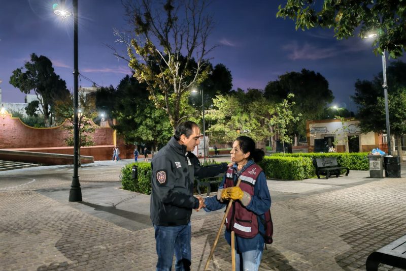 Supervisa Pepe Saldívar iluminación y limpieza del Jardín Juárez