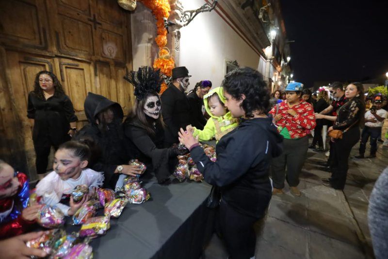 DIF DE JEREZ CELEBRA EL DÍA DE MUERTOS CON LA ENTREGA DE DULCES A NIÑAS Y NIÑOS DEL MUNICIPIO