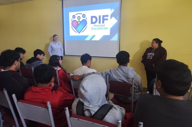 REALIZA DIF CAPITAL PLÁTICA PARA PREVENCIÓN DE ACCIDENTES EN MOTOCICLETA EN ESCUELA DE LA CAPITAL
