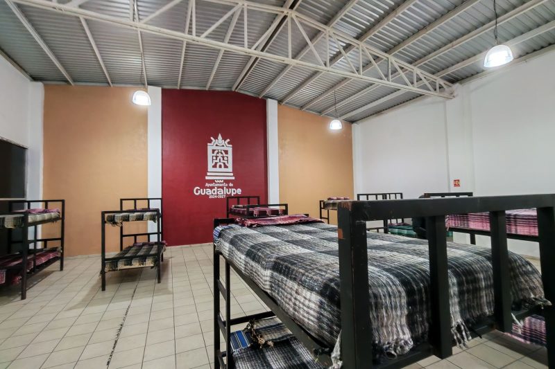 ABRE GUADALUPE ALBERGUE CON COLCHONES MULLIDOS Y COBIJAS CALIENTITAS