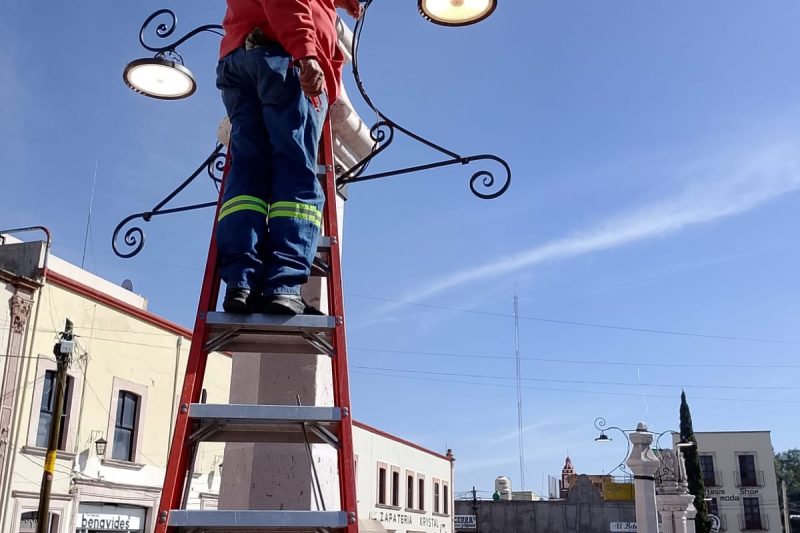 GOBIERNO DE GUADALUPE LIMPIA Y EMBELLECE ESPACIOS PÚBLICOS DEL MUNICIPIO