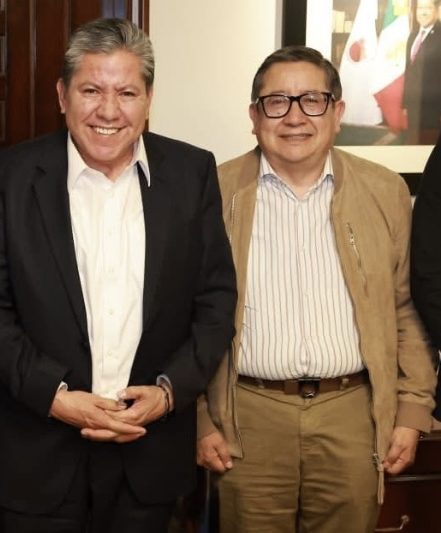 EL TLAXCALTECA OTRA VEZ LE VENDE ESPEJOS A DAVID MONREAL