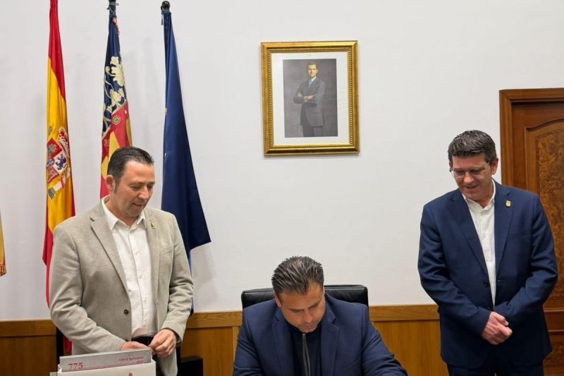 Gestiona Miguel Varela acuerdos estratégicos y hermanamiento en Ontinyent, España