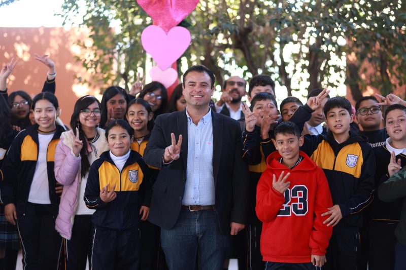 Rehabilitación en la Escuela Primaria 20 de Noviembre y refrenda compromiso con la educación