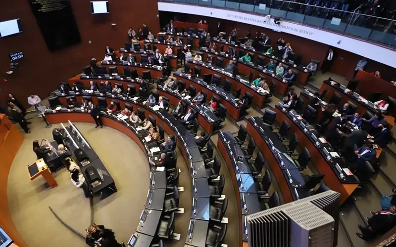 LA REFORMA DE 40 HORAS ES APROBADA EN EL SENADO