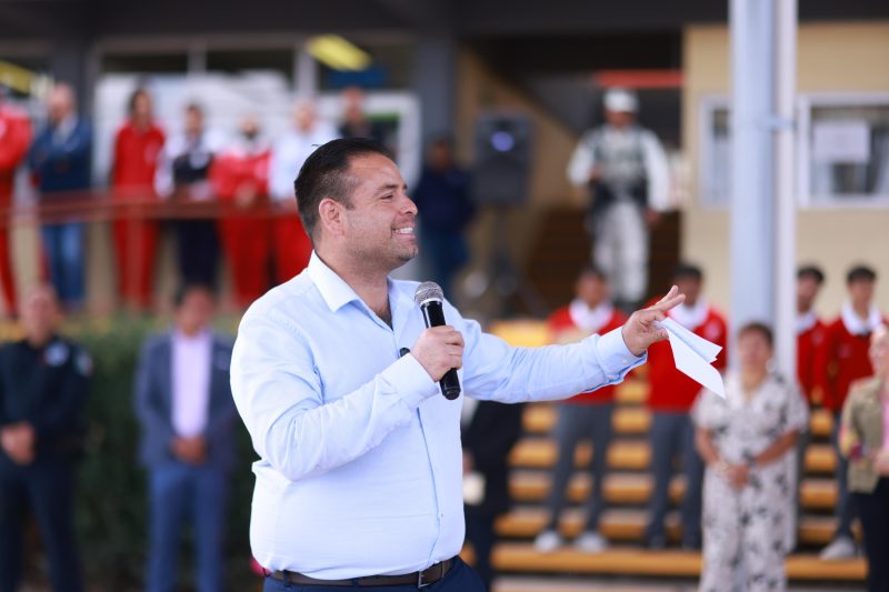 DESPUÉS DE CINCO ADMINISTRACIONES, MIGUEL VARELA CUMPLE Y EBNTREGA DOMO ESCOLAR EN EL CBTIS 23