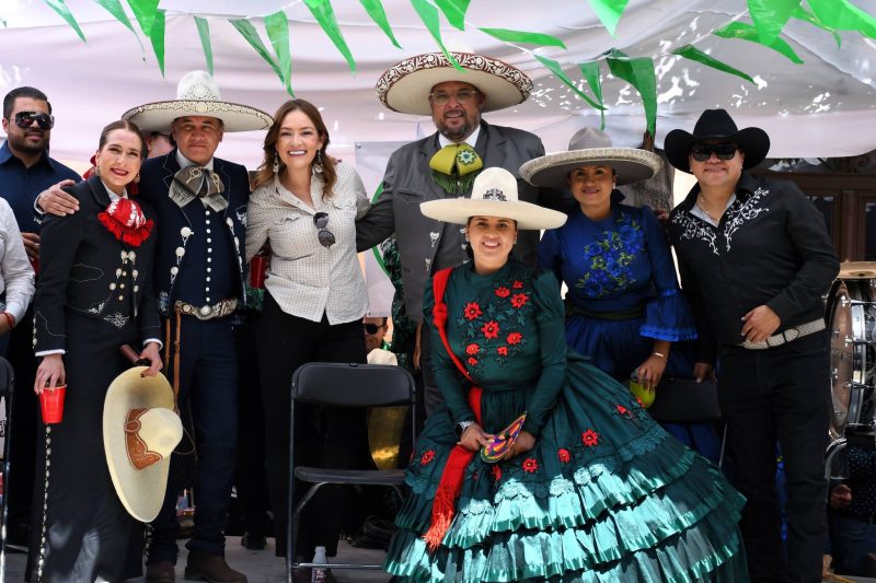 DESFILAN EN LA CABALGATA DE JEREZ LOS ASPIRANTES DEL 2027