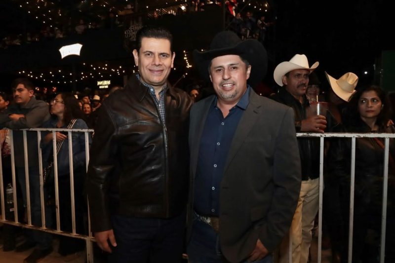 RODRIGO REYES CARGA AL  ESTADO EN SUS ESPALDAS; LE ENTRA A TODO SIN MIEDO A ABUCHEOS