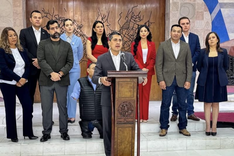 FESTEJAN DIPUTADOS DE OPOSICIÓN SU VICTORIA EN LA SUPREMA CORTE